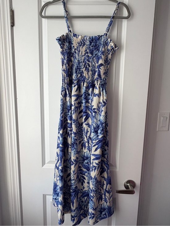H&M Dresses & Skirts - 2 for $35⚡️Blue Floral Smocked Sundress - Women